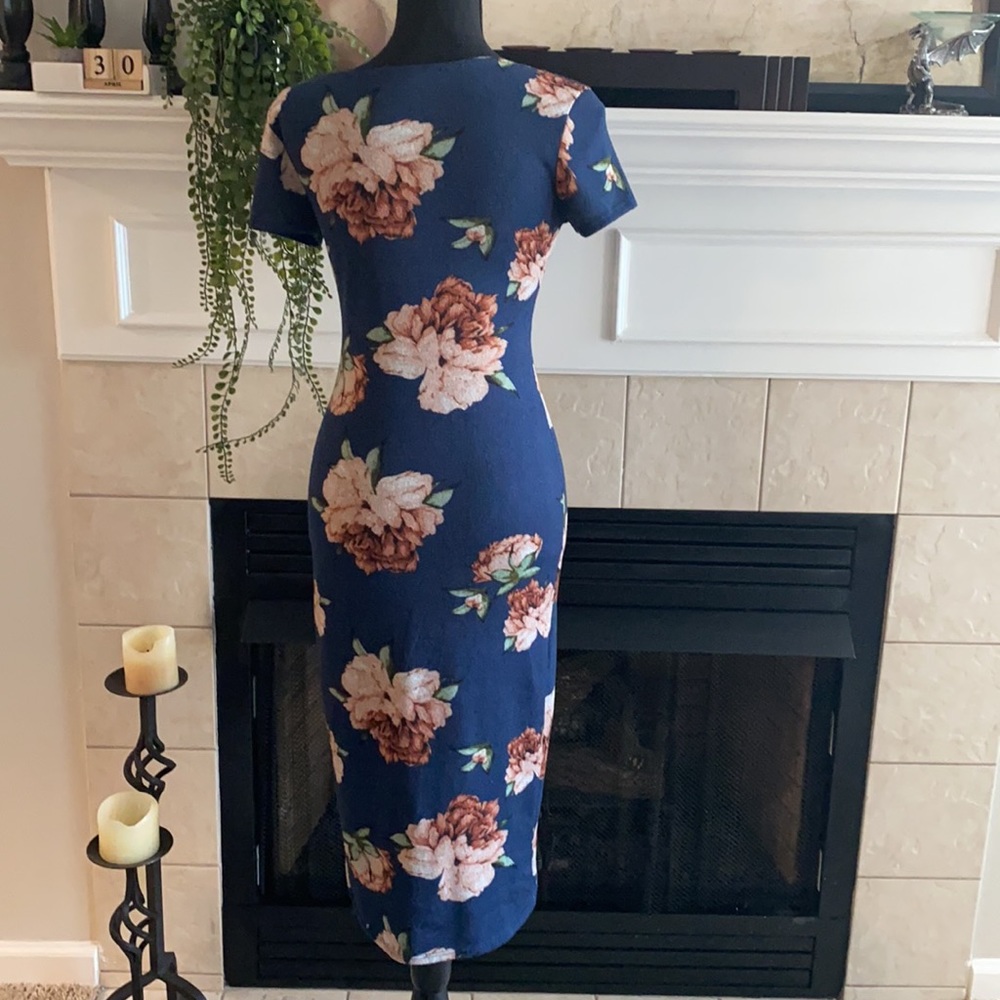 ☀️3/$15 Vibe Sportware Floral Dress - Picture 2 of 3